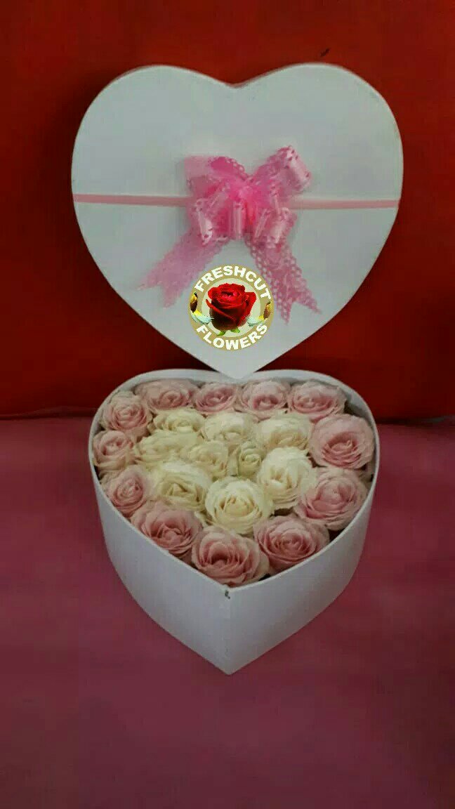 Flowers Box Bunga Bentuk Love Bunga Wisuda Bunga Valentine Buket Bunga
